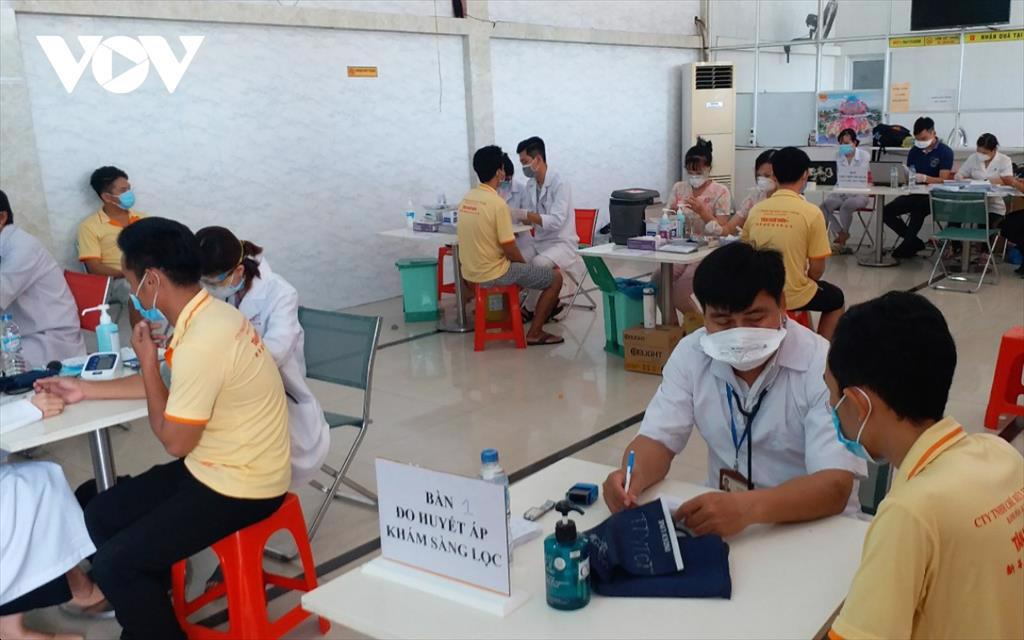 Sóc Trăng: Gần 5.800 liều vaccine Pfizer trong đợt tiêm lần 2 cho công nhân lao động